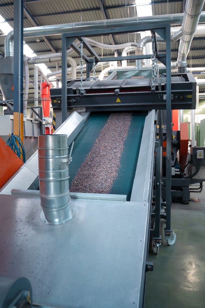 Industrial processing line in a metal plant